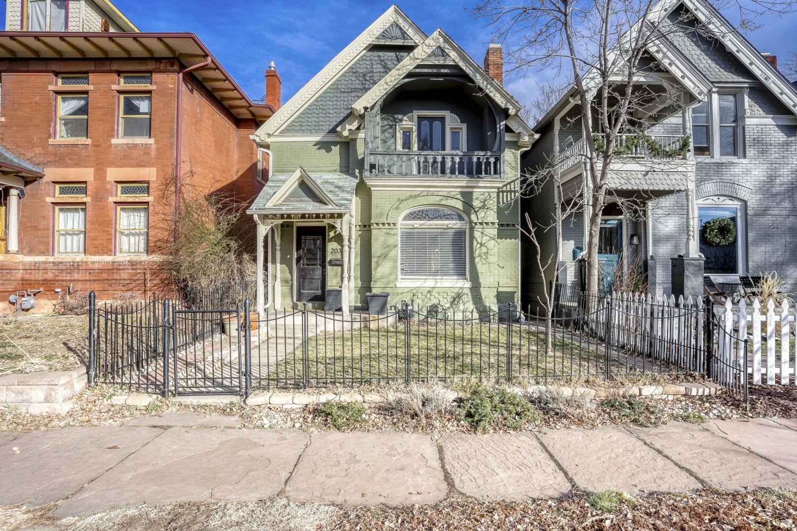 Renovated Historic 4Br Denver Home W Private Yard – photo 5