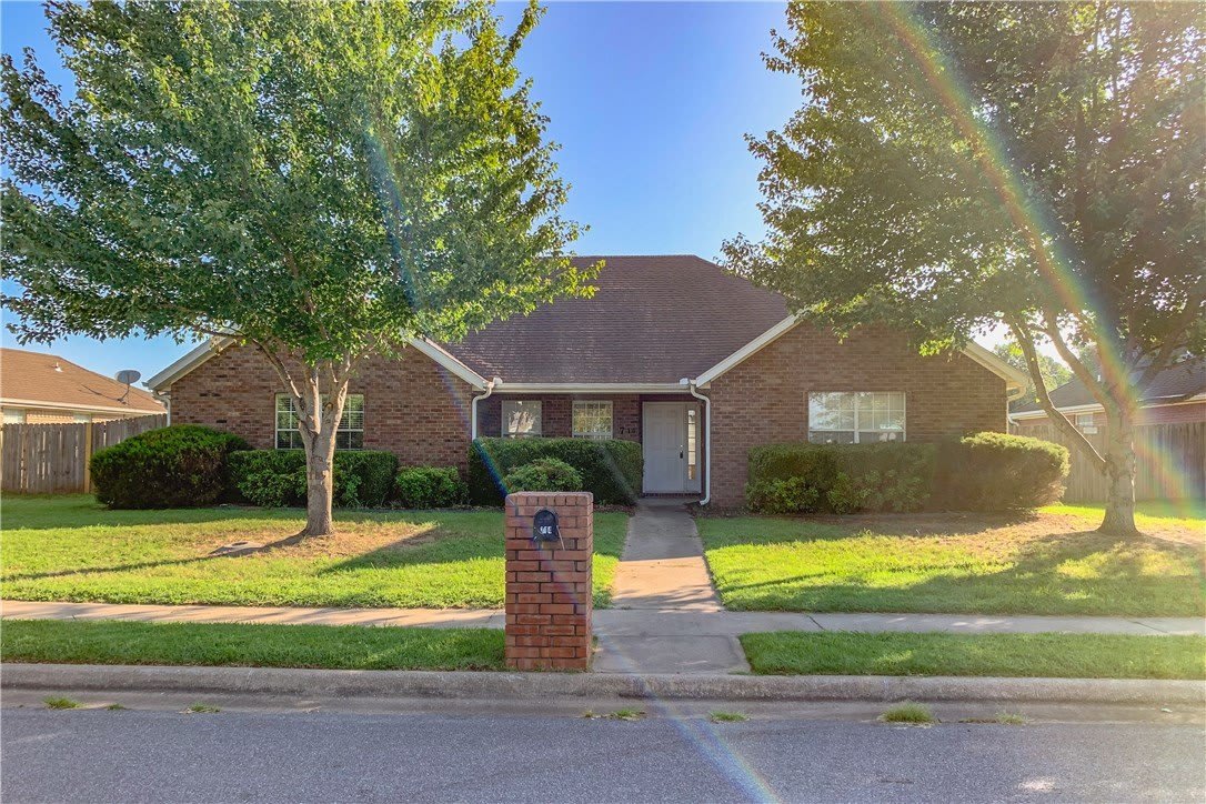 714 Meadowlands Drive – photo 1