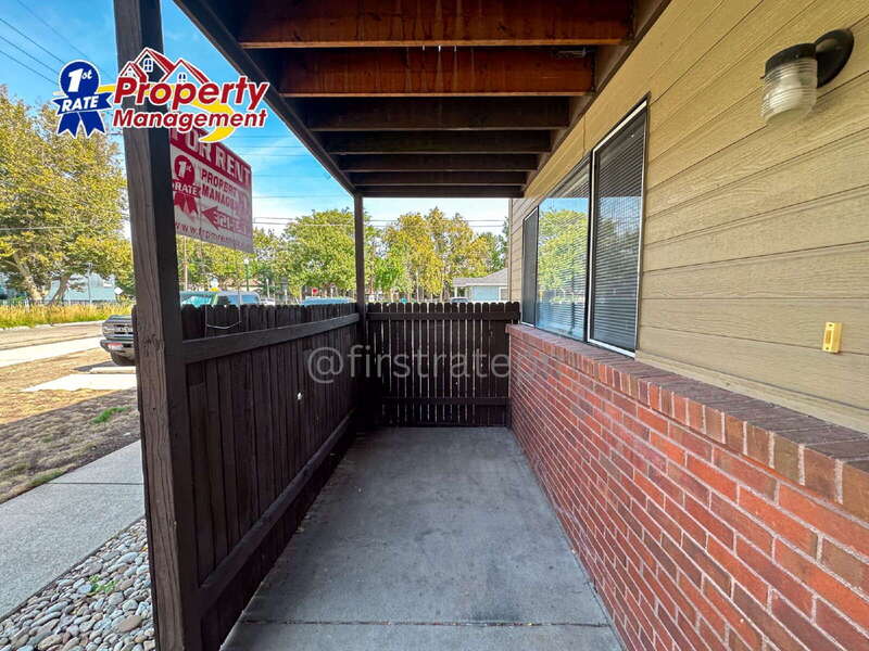 1184 W Lee Street – photo 3