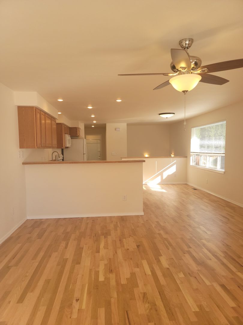 Fully remodeled 2-story 3 bed/2 bath townhome/duplex AVAILABLE NOW for $3300! – photo 3
