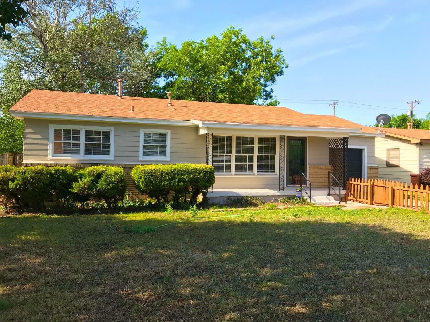 2305 46th Street – photo 1