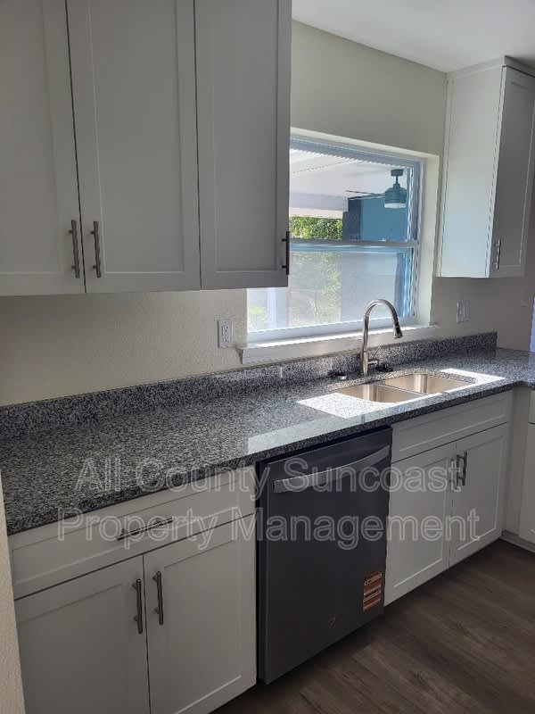 648 16th Ln – photo 4