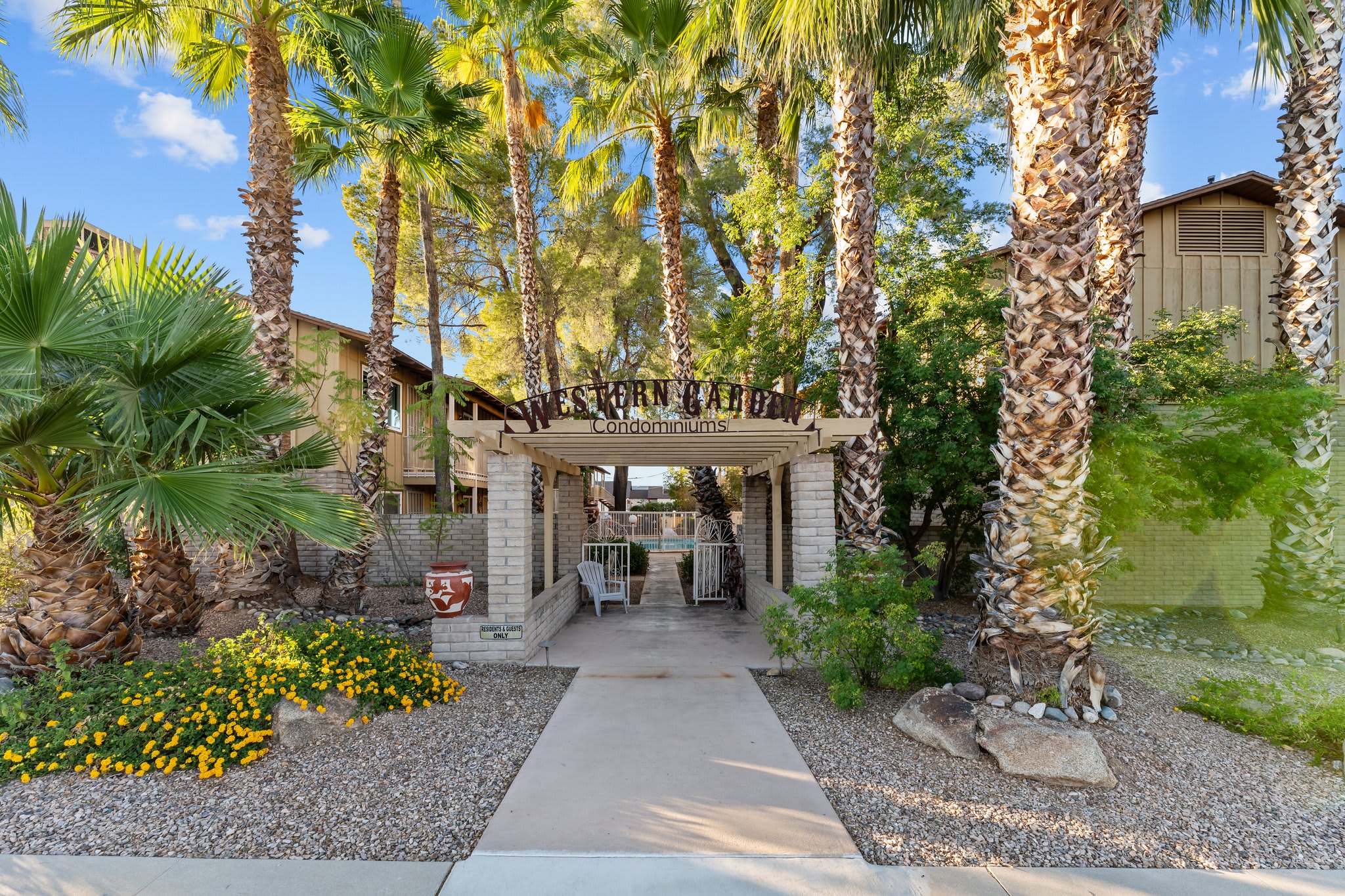90 W Yavapai St – photo 1
