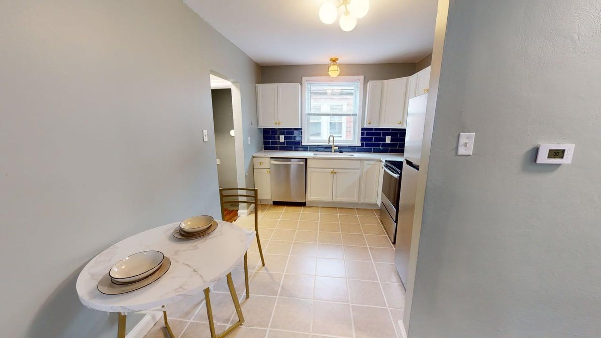 Furnished 3 Bed 1 Bath with Fenced Backyard – photo 4