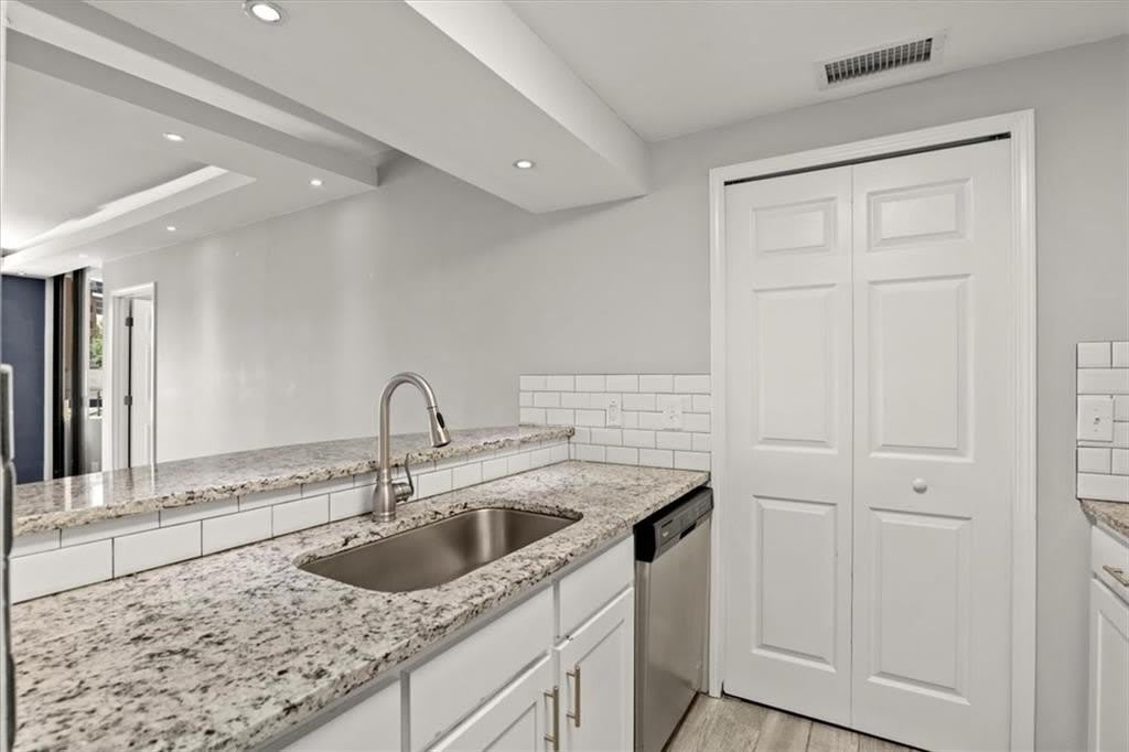 3481 Lakeside Drive – photo 3