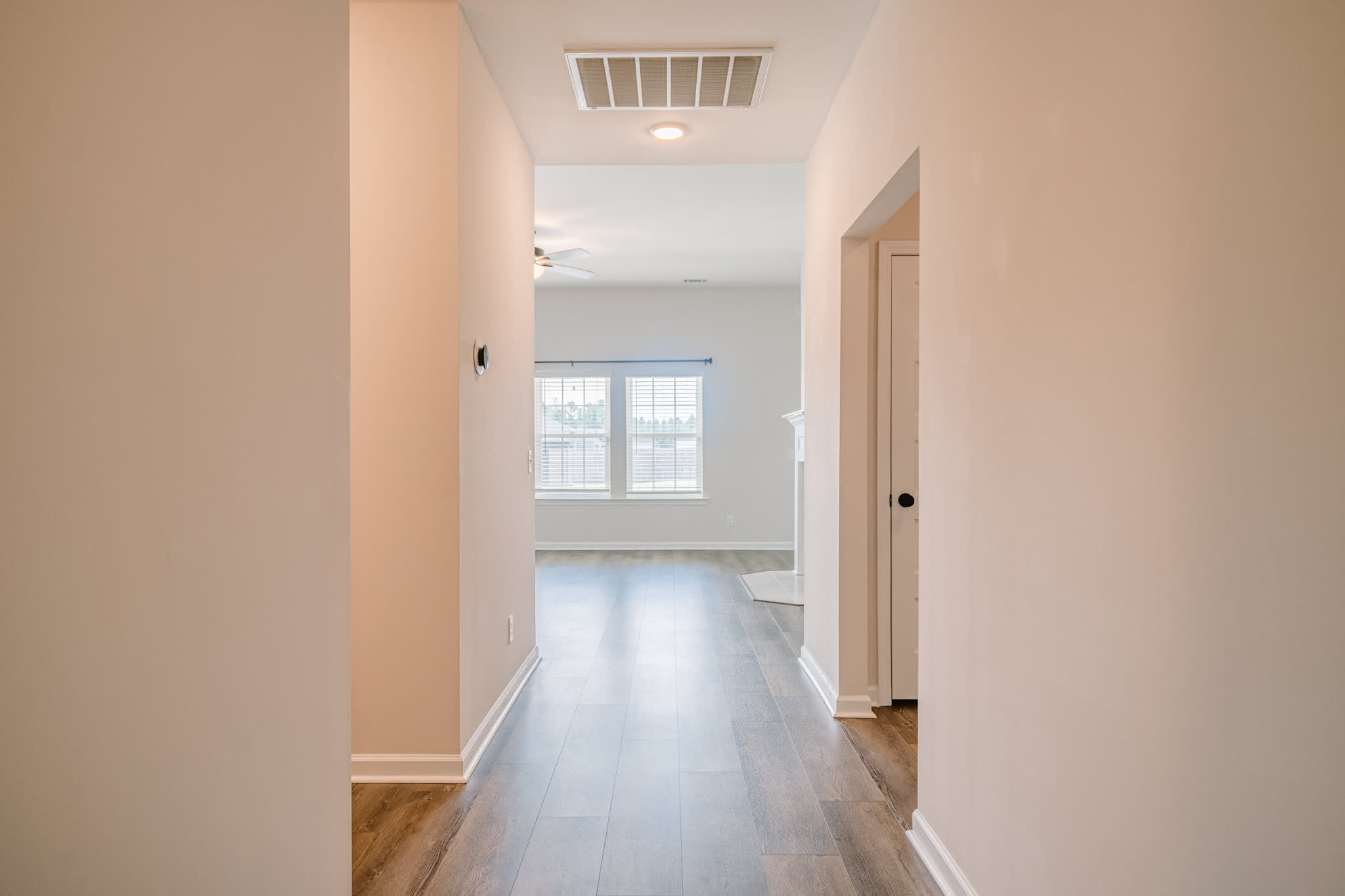 215 Deerfield Drive Northeast – photo 3