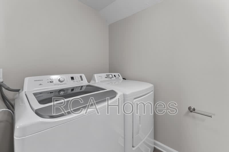 2910 North Kenwood Avenue – photo 4