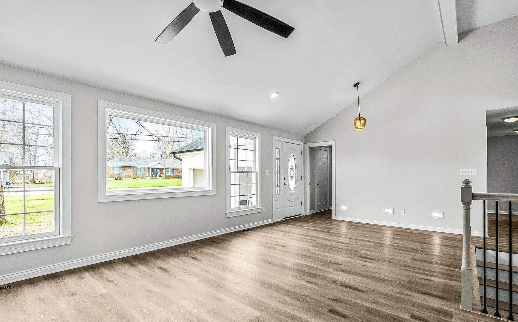 Fully Renovated 4 Bedroom – photo 4