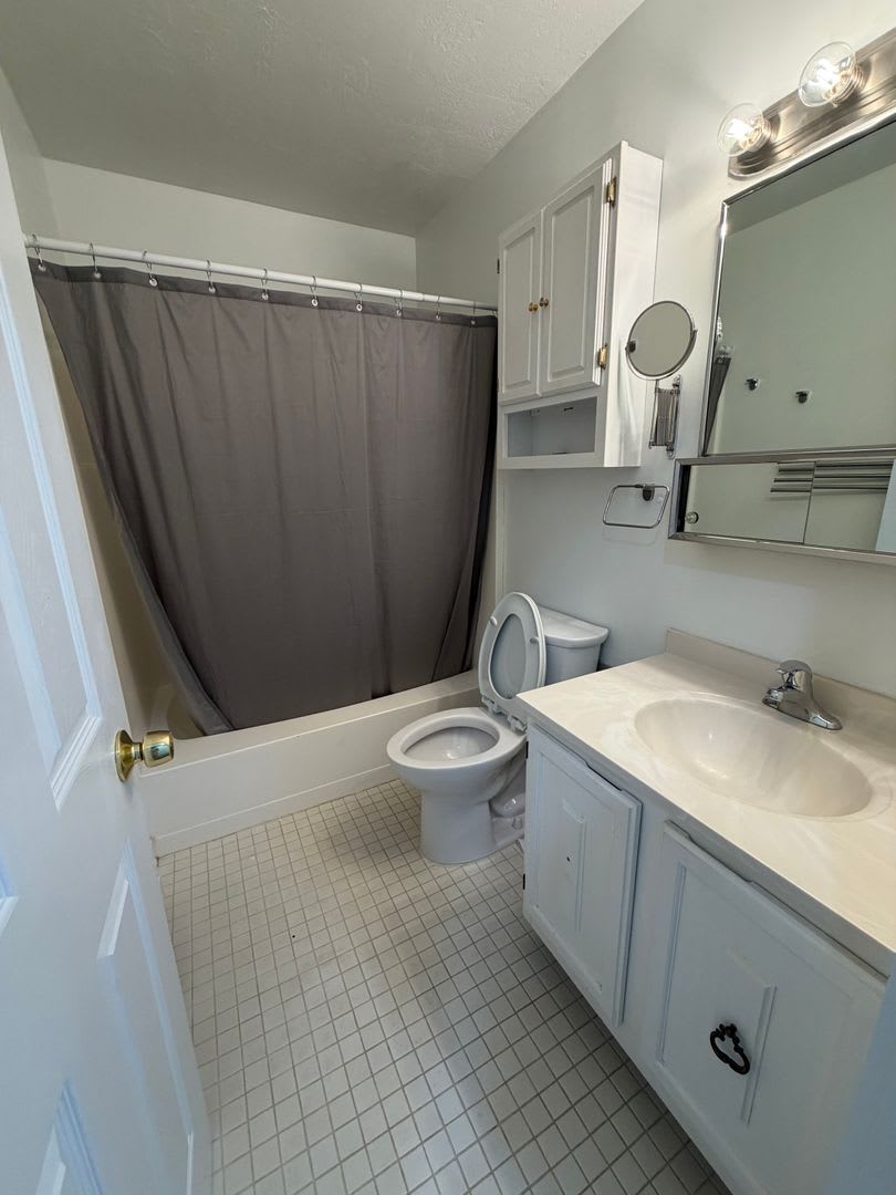 Meadow 2-bedroom, 2-bathroom apartment with garage available immediately. – photo 5