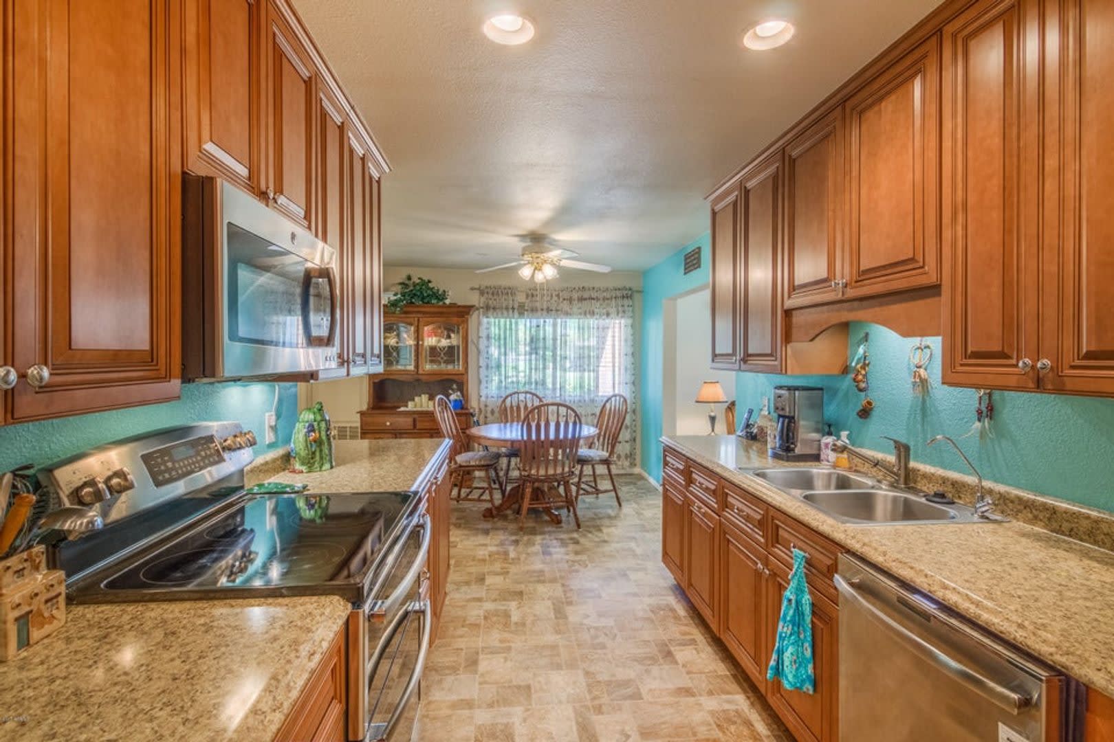 Welcome To This Charming 2 Bedroom 2 Bathroom Home Located In The Vibrant 45 Active Adult Resort Community Situated In The Sought After Leisure World Community Available May Through November 2026 – photo 3