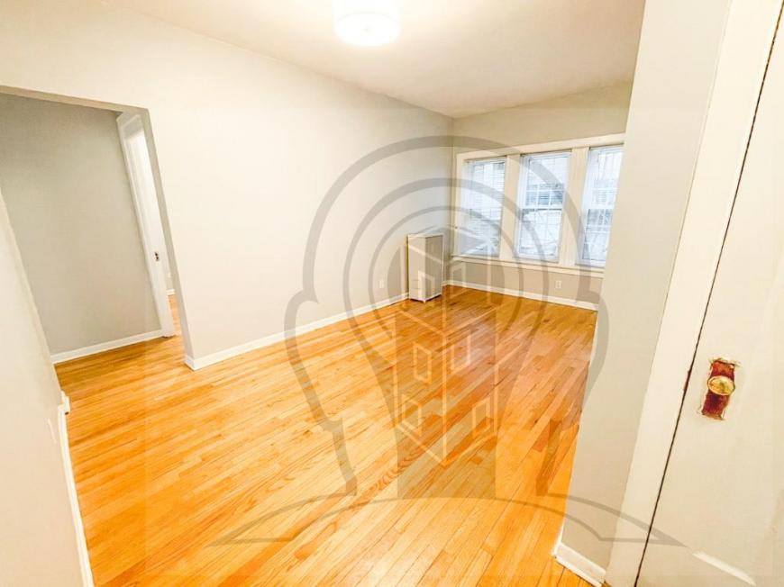 4314 North Clarendon Ave – photo 3