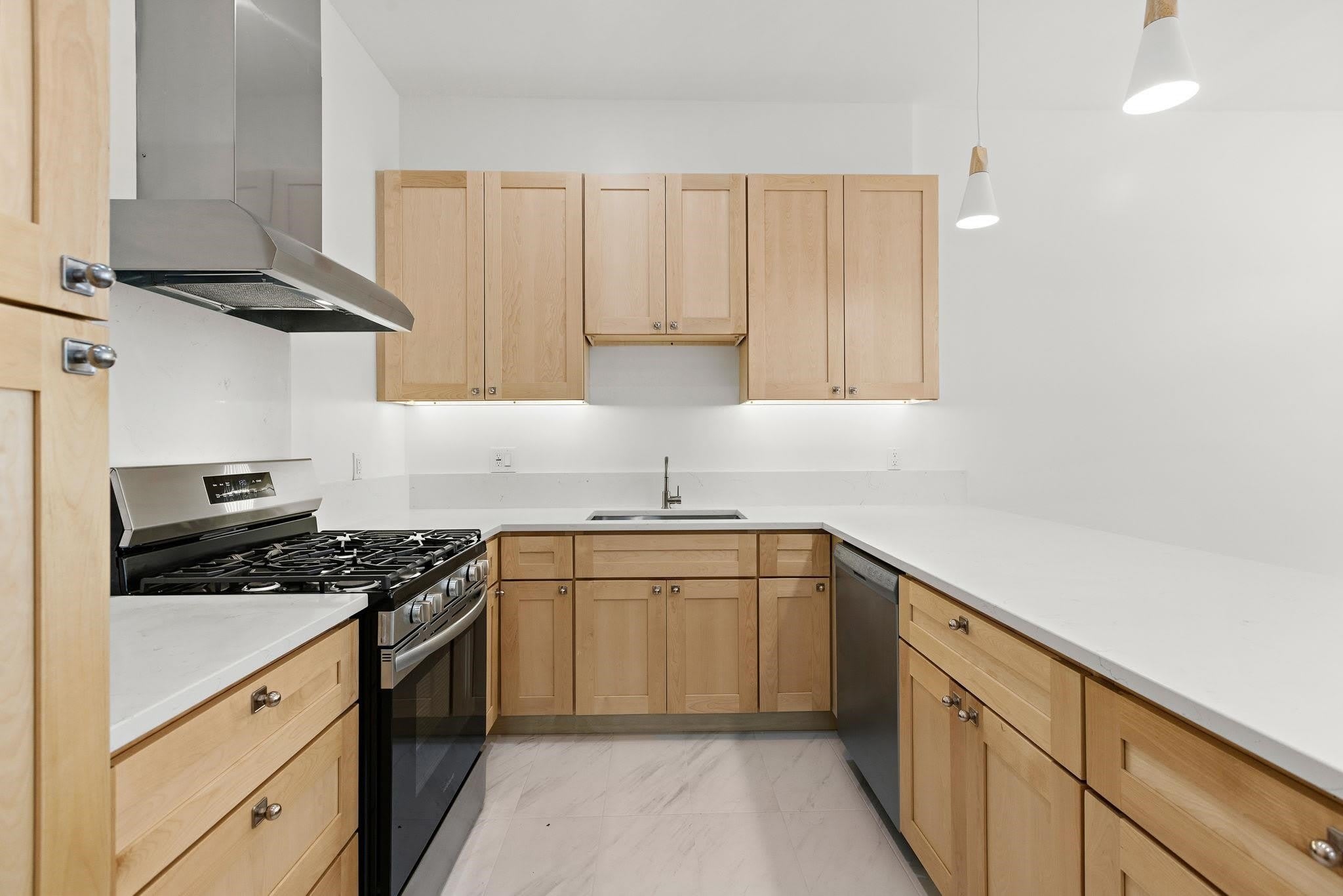 153 New York Ave – photo 4