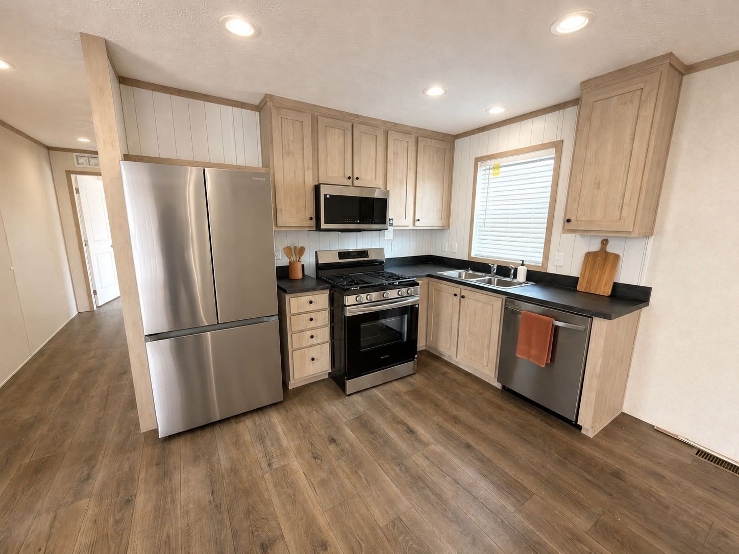 25326 Nuway Avenue – photo 1