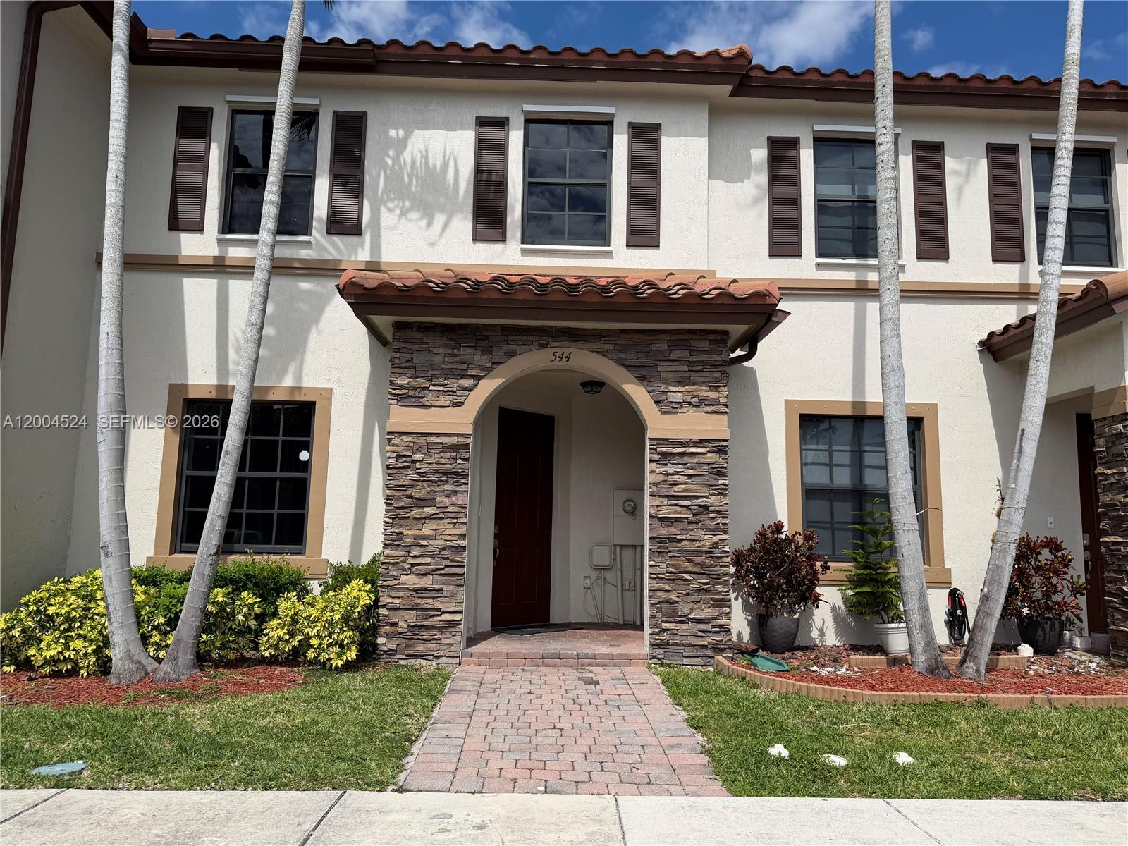 544 Southeast 32nd Avenue – photo 1