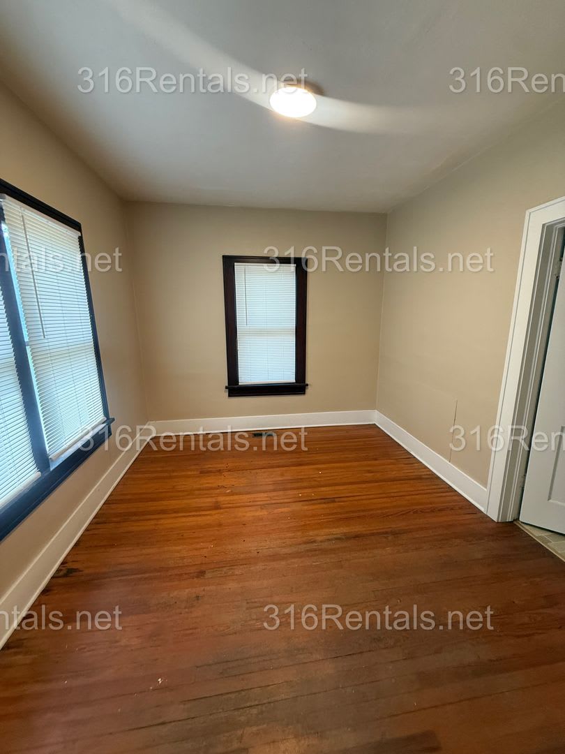 $1195- ** COMING SOON** 3 bedroom / 1 bathroom – photo 4