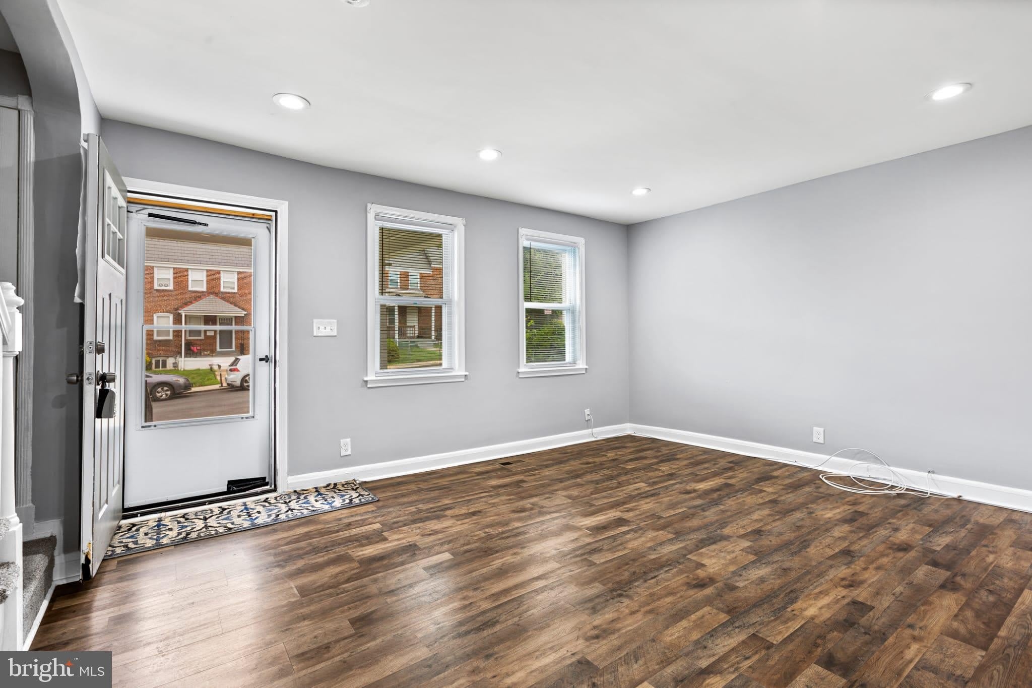 1015 LYNDHURST Street – photo 3