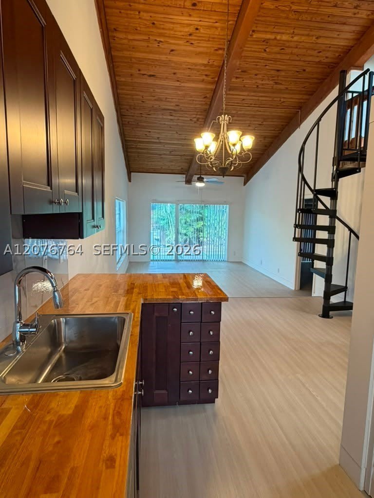 7456 NW 33rd St – photo 4