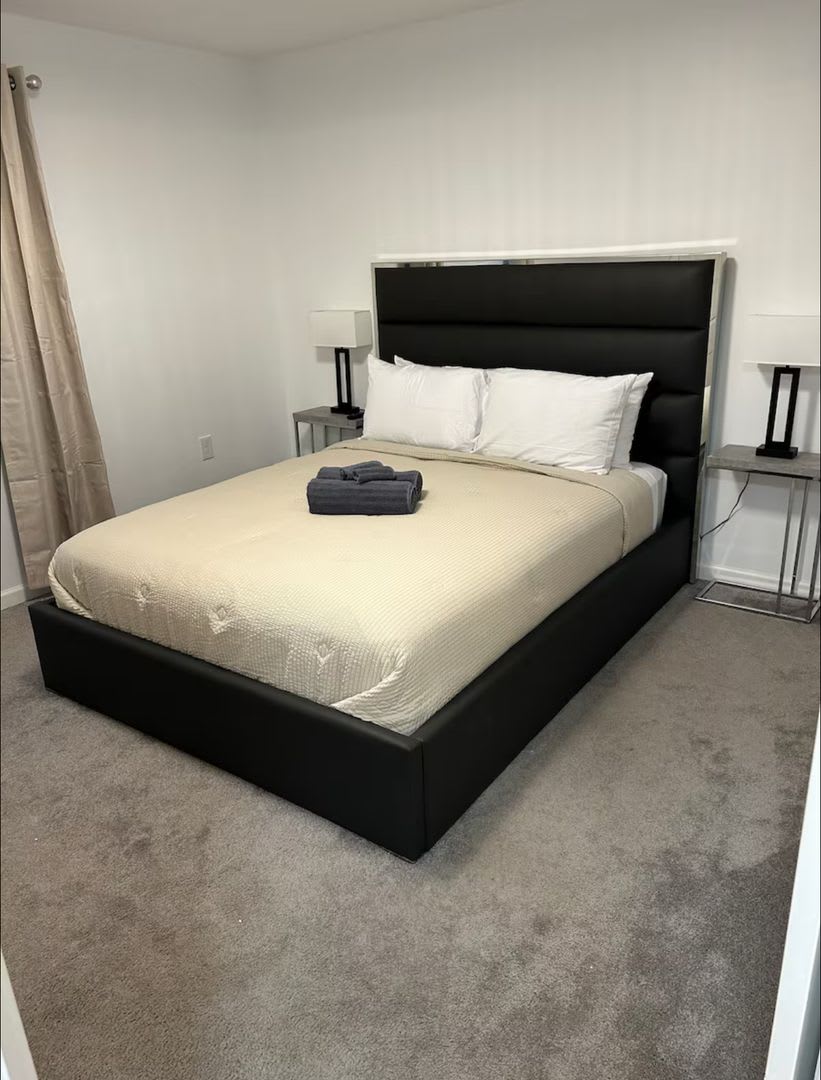Room in 2 Bedroom Home at Albemarle Rd – photo 2