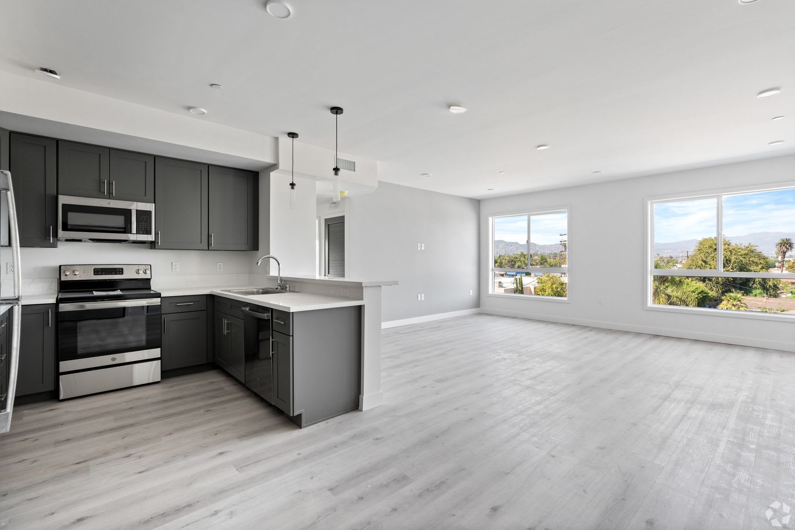 6904 Eton Ave. – photo 3
