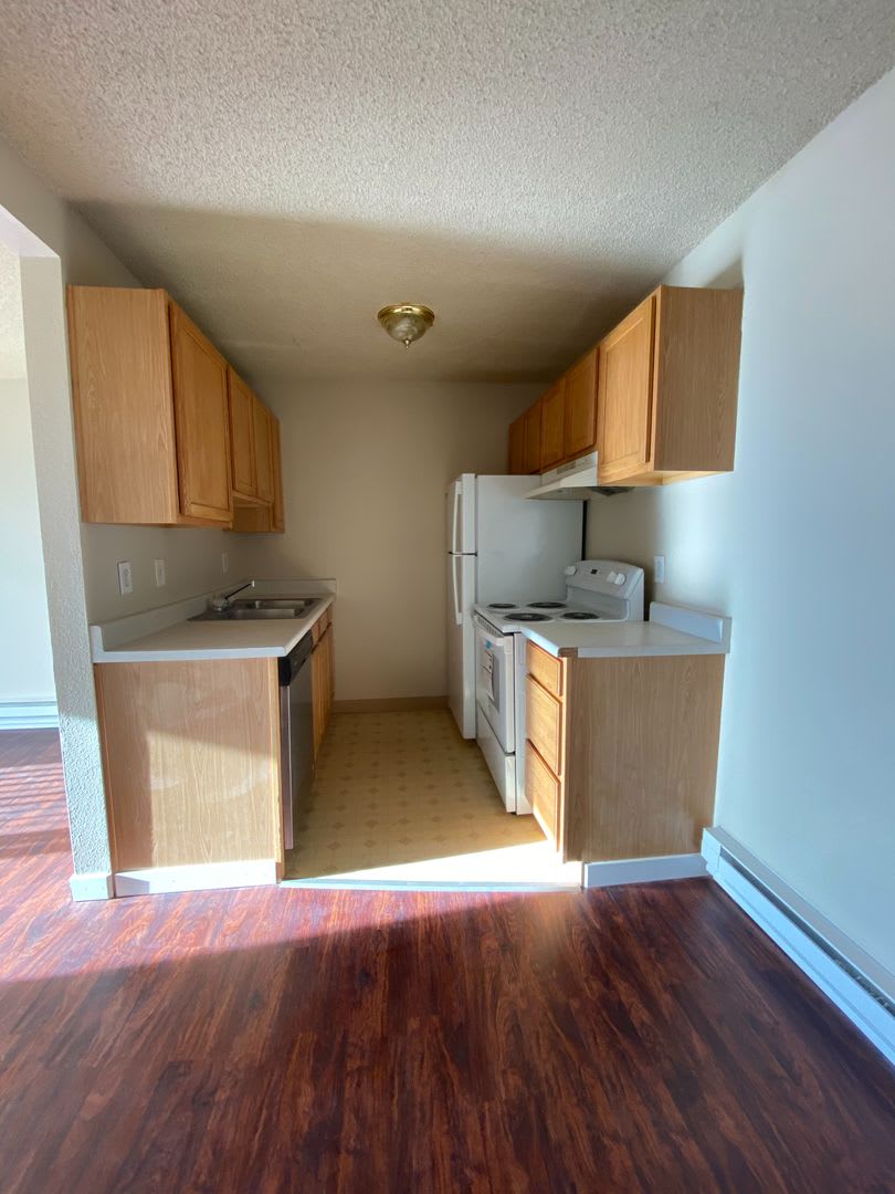 1 bedroom, 1 bathroom upstairs apartment – photo 1
