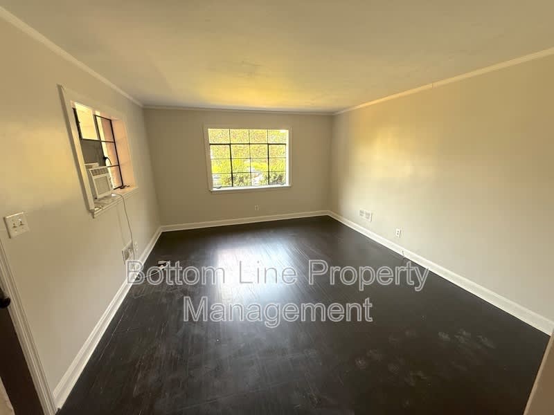 1945 Woodcrest Ave – photo 5