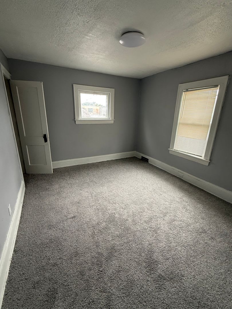 4bd Single Section 8 *1/2 OFF SECURITY DEPOSIT SPECIAL* – photo 3