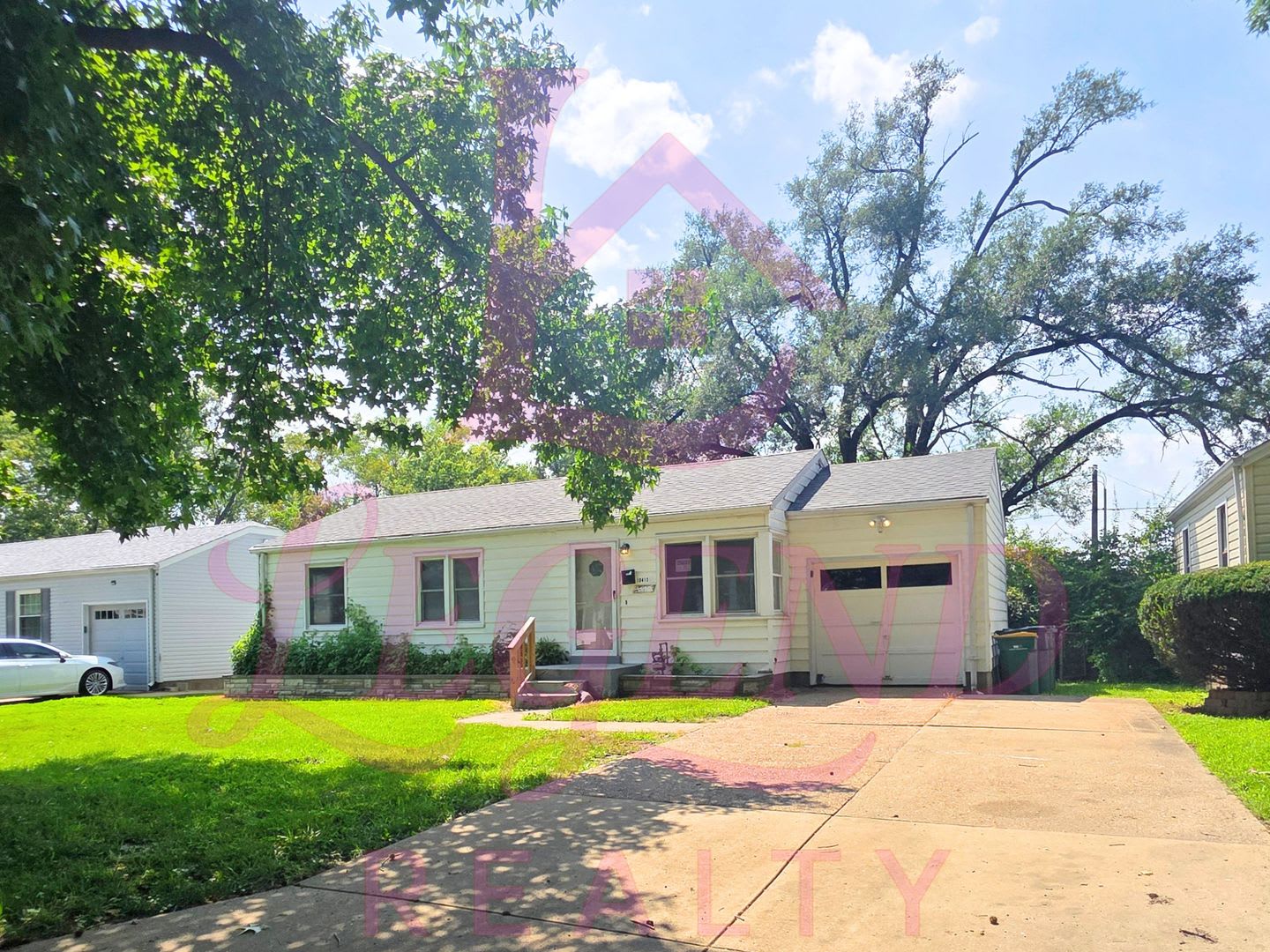 3 Bedroom, 2 Bath Home with Bonus Room & Double Driveway – photo 2