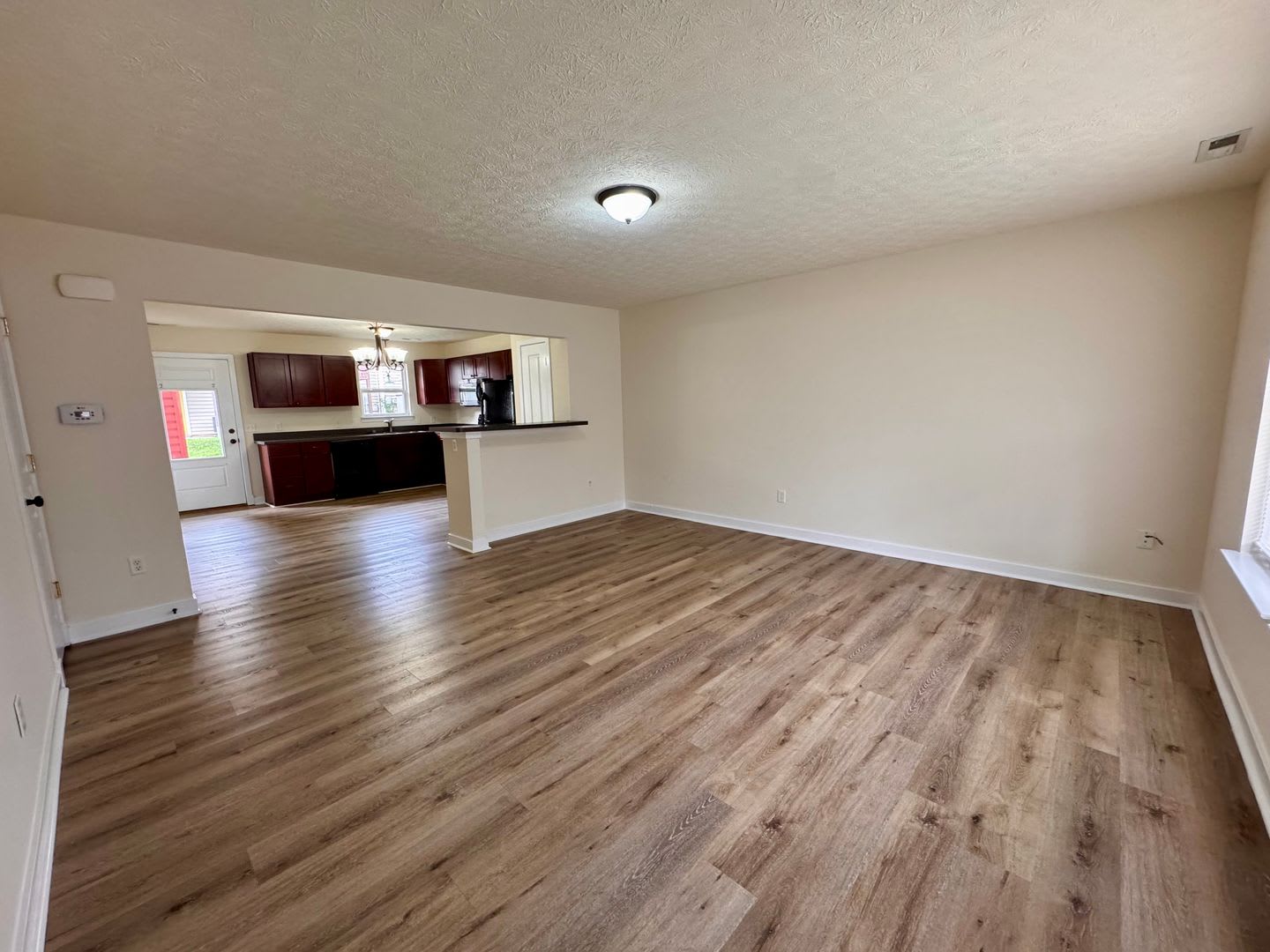 Townhouse For Rent In Beacon Hill – photo 3