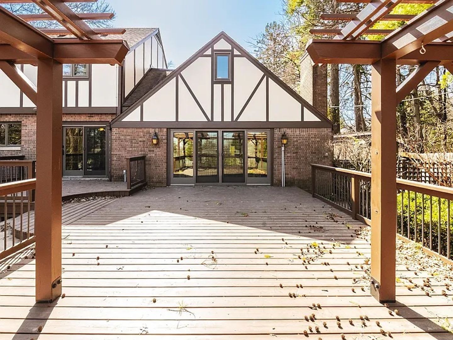 Large 5BR/3.5 Bath in Elm Heights. Available Now! – photo 5