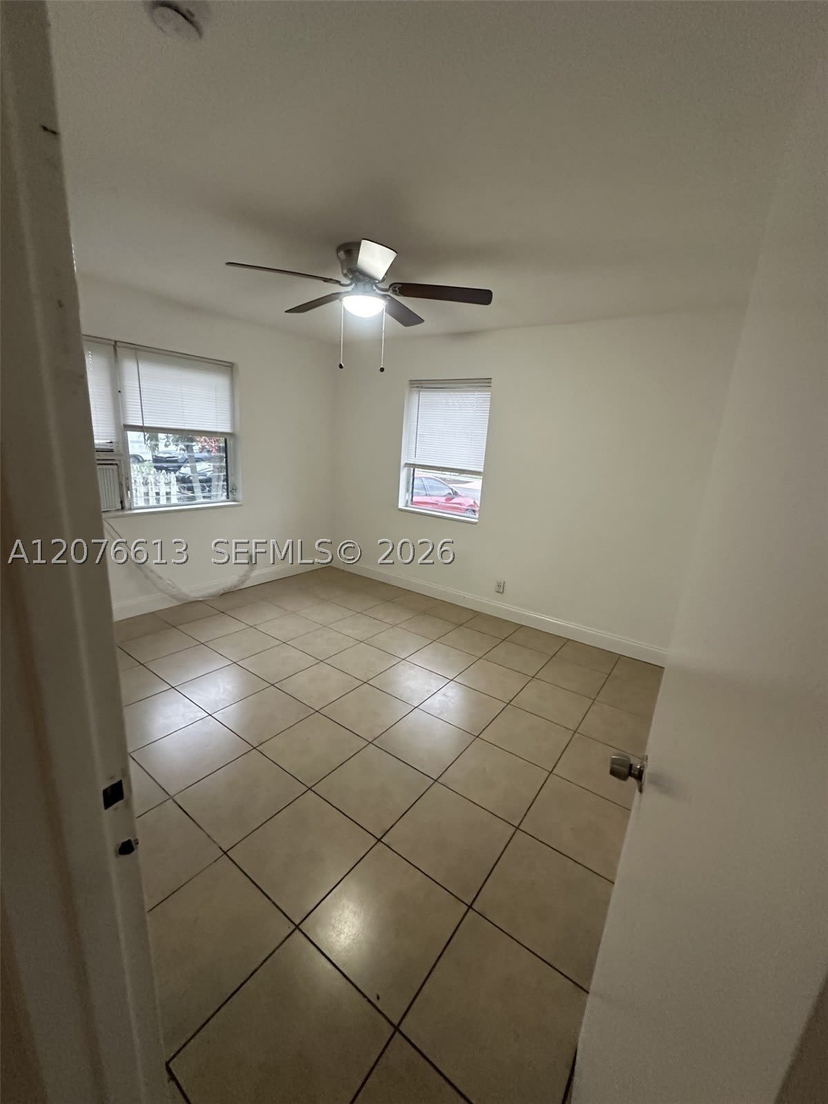 409 SW 4th Ter – photo 2