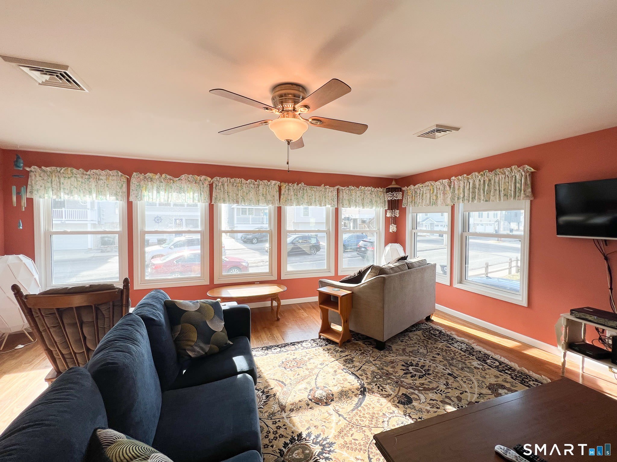 754 E Broadway – photo 4