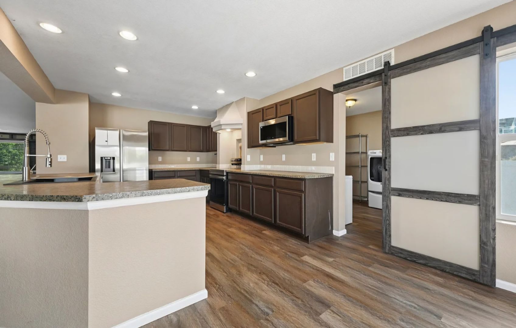 Spacious 5BR House in Fountain – photo 3