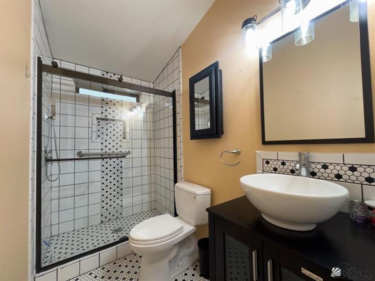 Furnished Two Bedroom! – photo 3