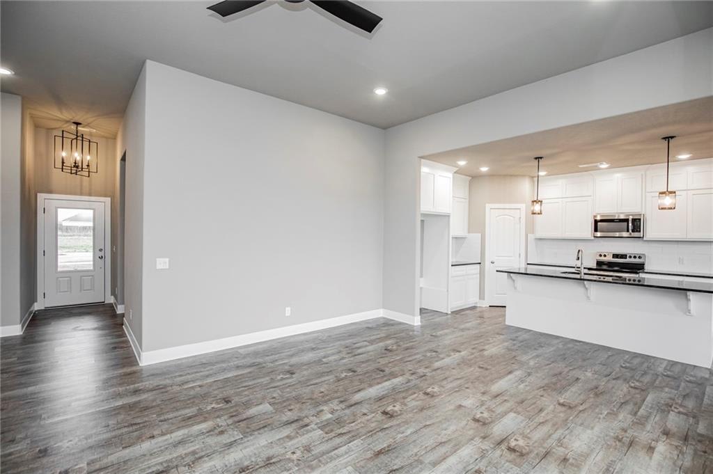 1048 Parker Lane – photo 5