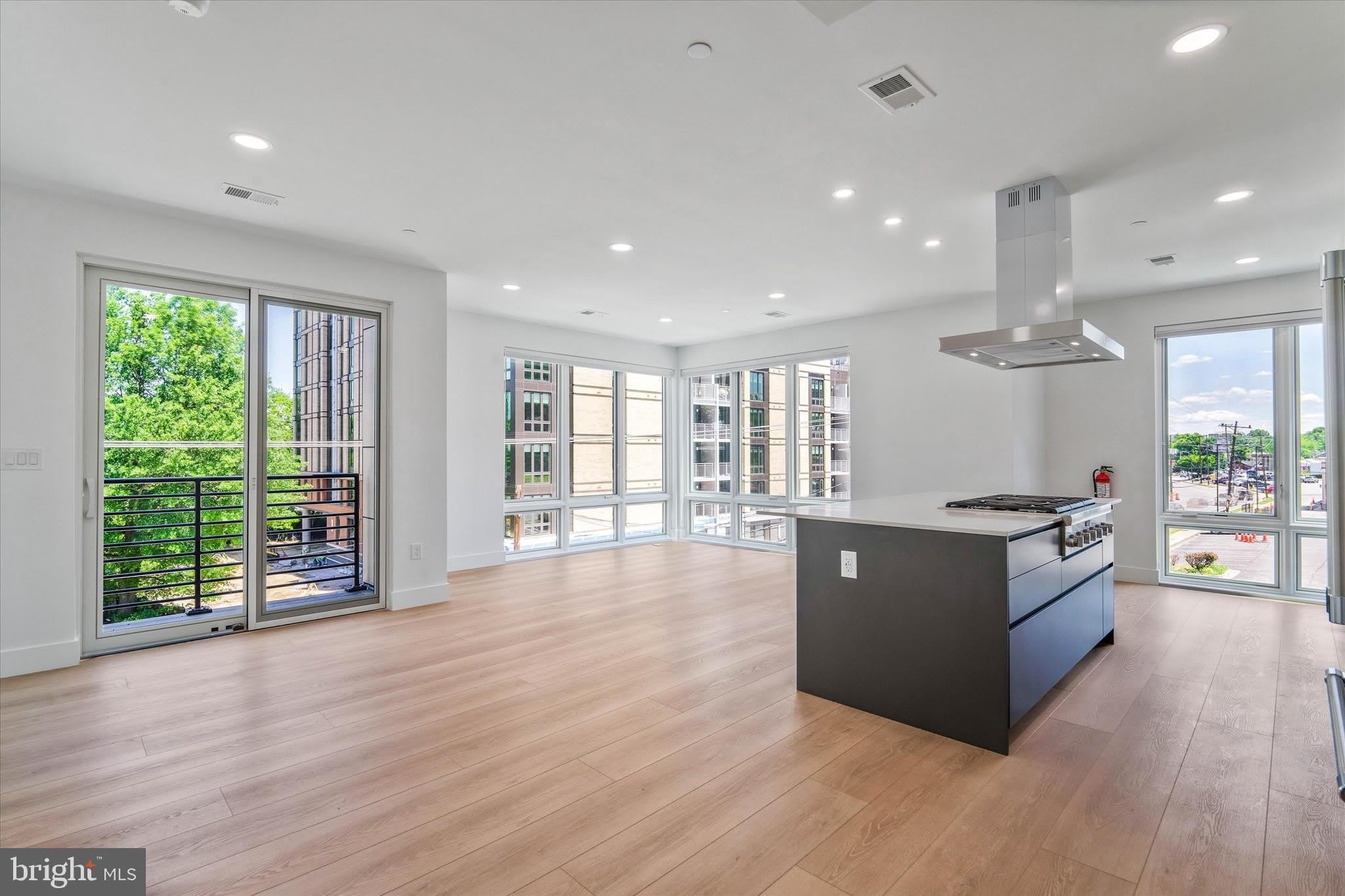228 GLEBE Road W – photo 4