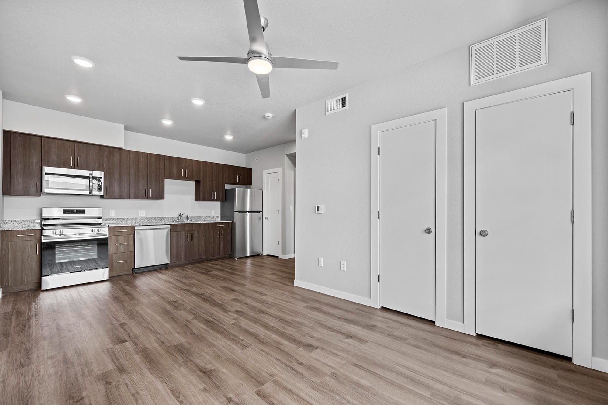 Prospector Apartments – photo 2