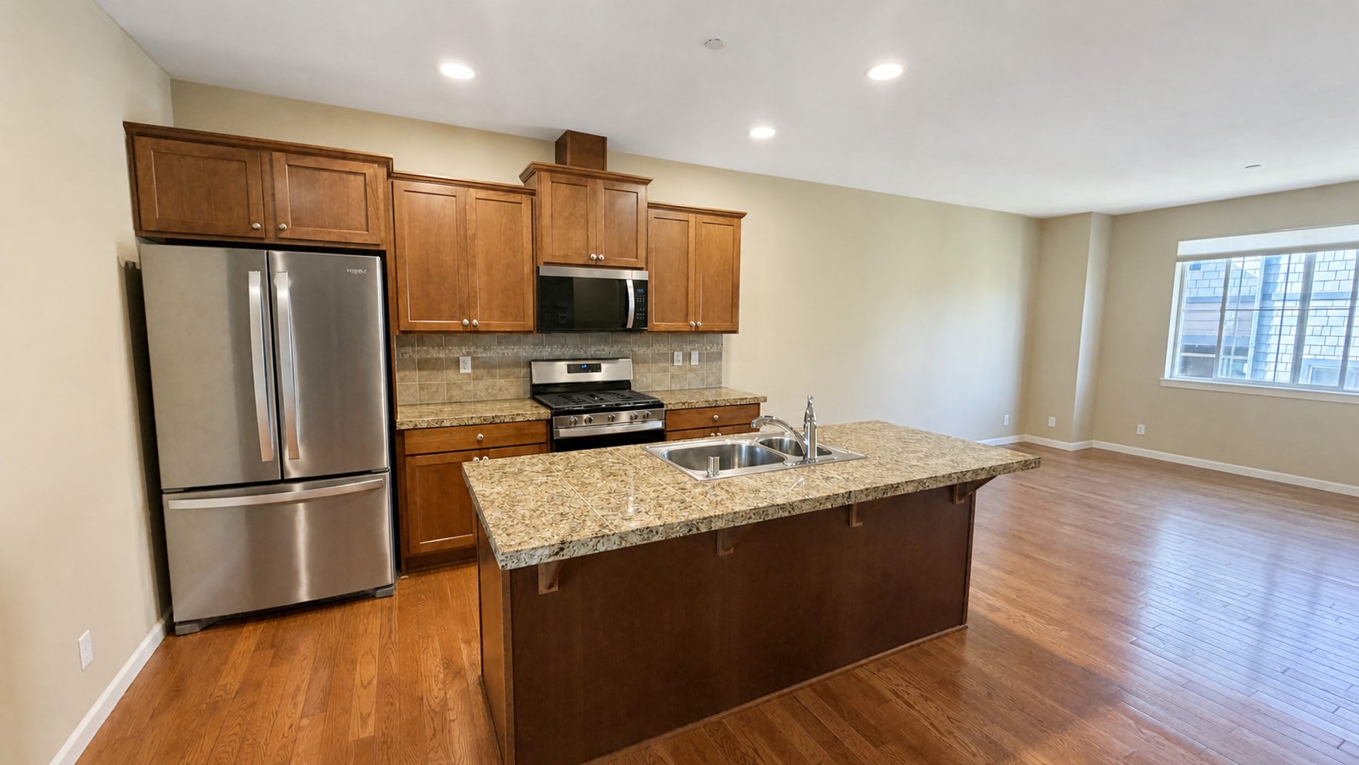 Beautiful three-bedroom townhome in Issaquah West Highlands Park – photo 4