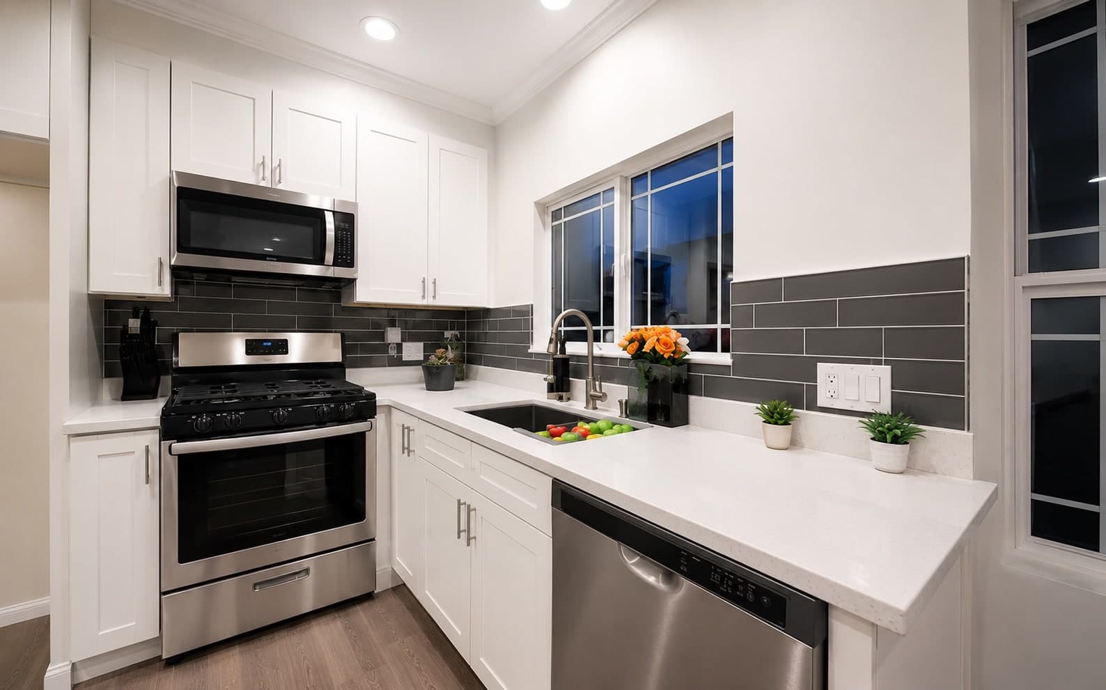 2926 S Normandie Avenue – photo 1