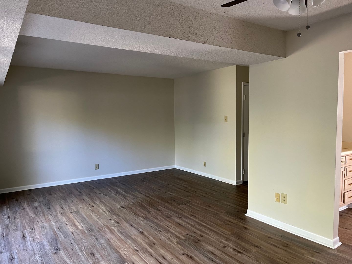 Freshly Renovated 2-Bedroom Unit! – photo 4