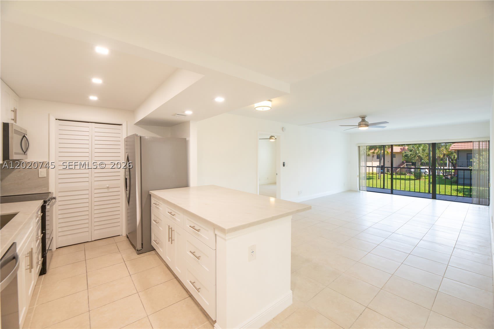 200 Lakeview Dr – photo 2