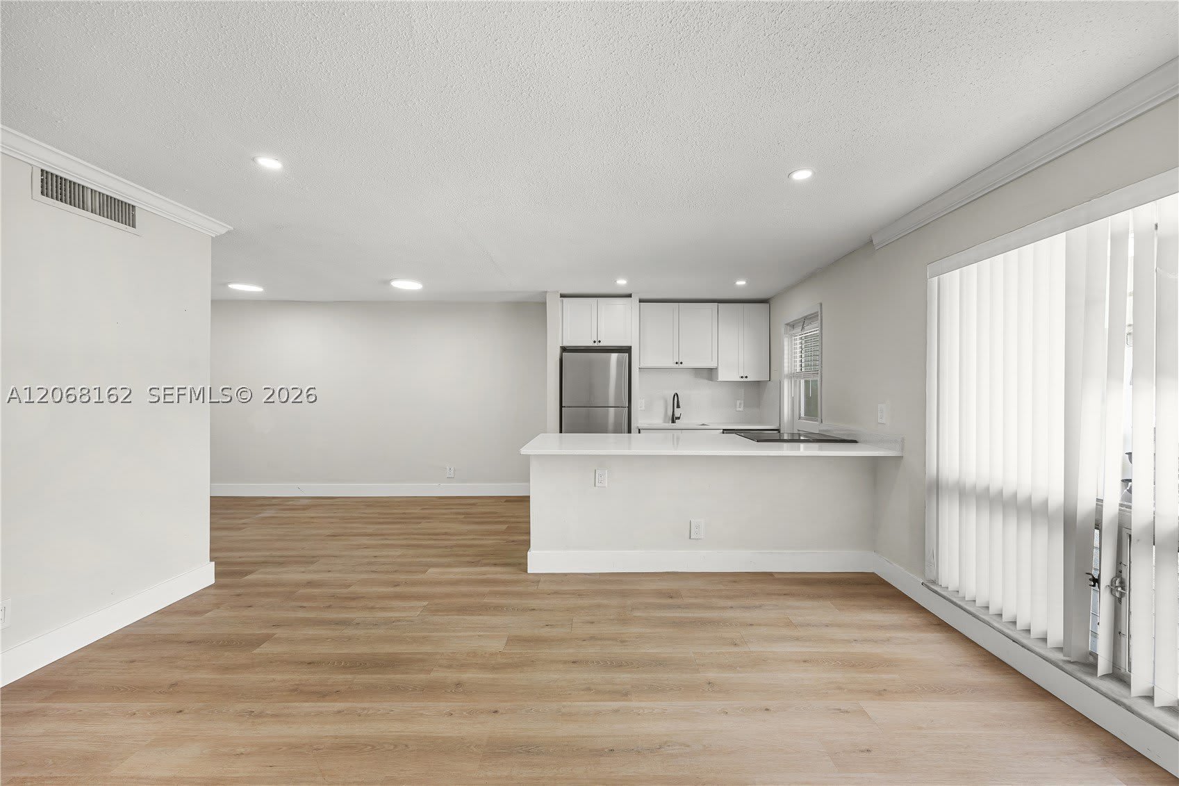 5450 Hollywood Blvd – photo 3
