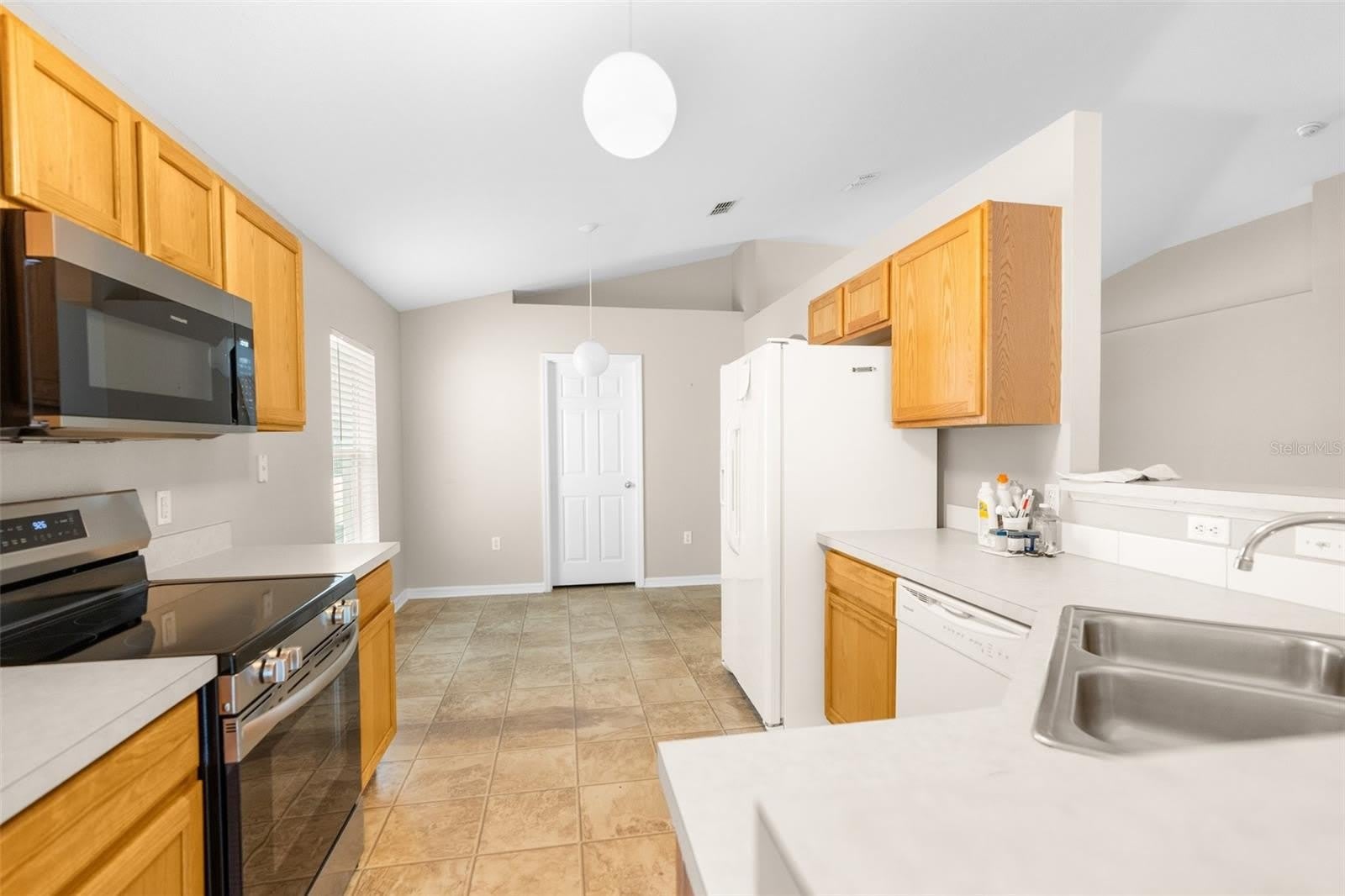 3220 BELLERICAY Lane – photo 2