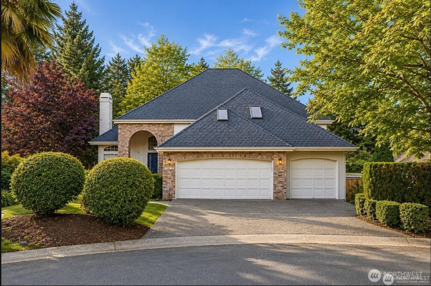 Beautifully Renovated 5-Bedroom Home in Abbey Road – photo 2