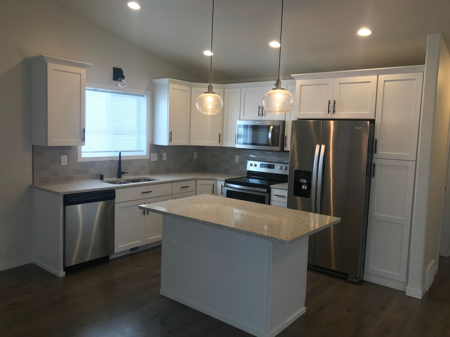 3 Bed 2.5 Bath Single Family Home – photo 2