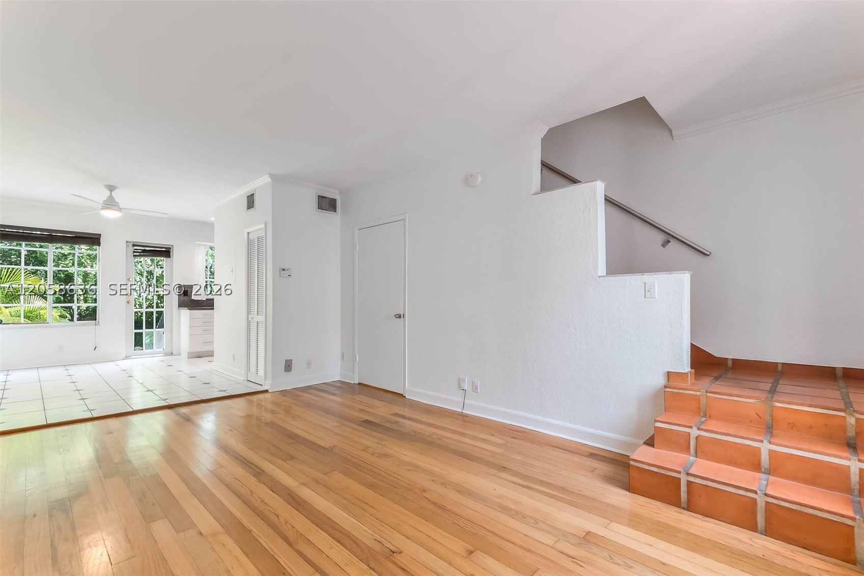 21 Madeira Ave – photo 1
