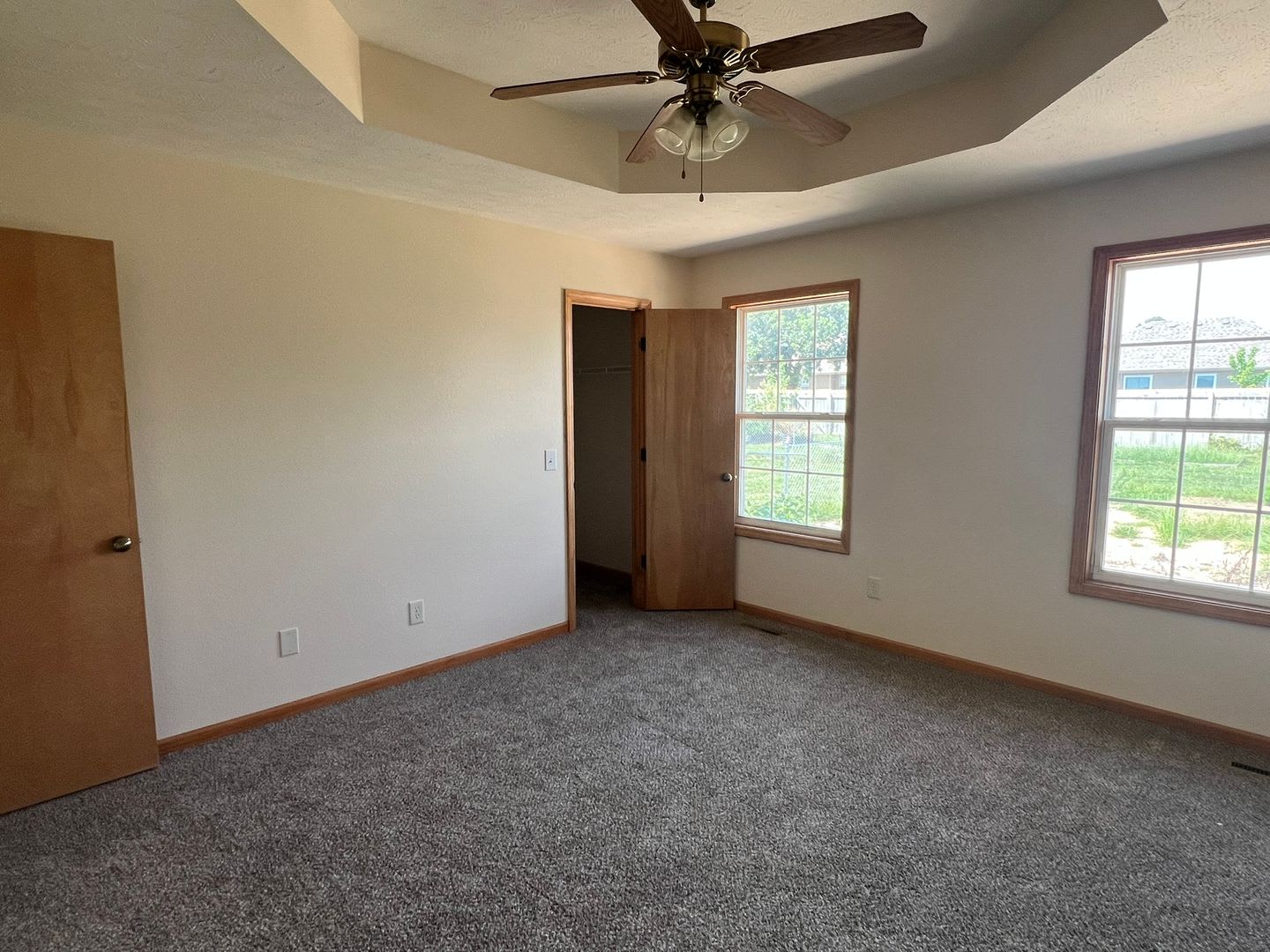 All Brick Home in Rolling Prairie – photo 4
