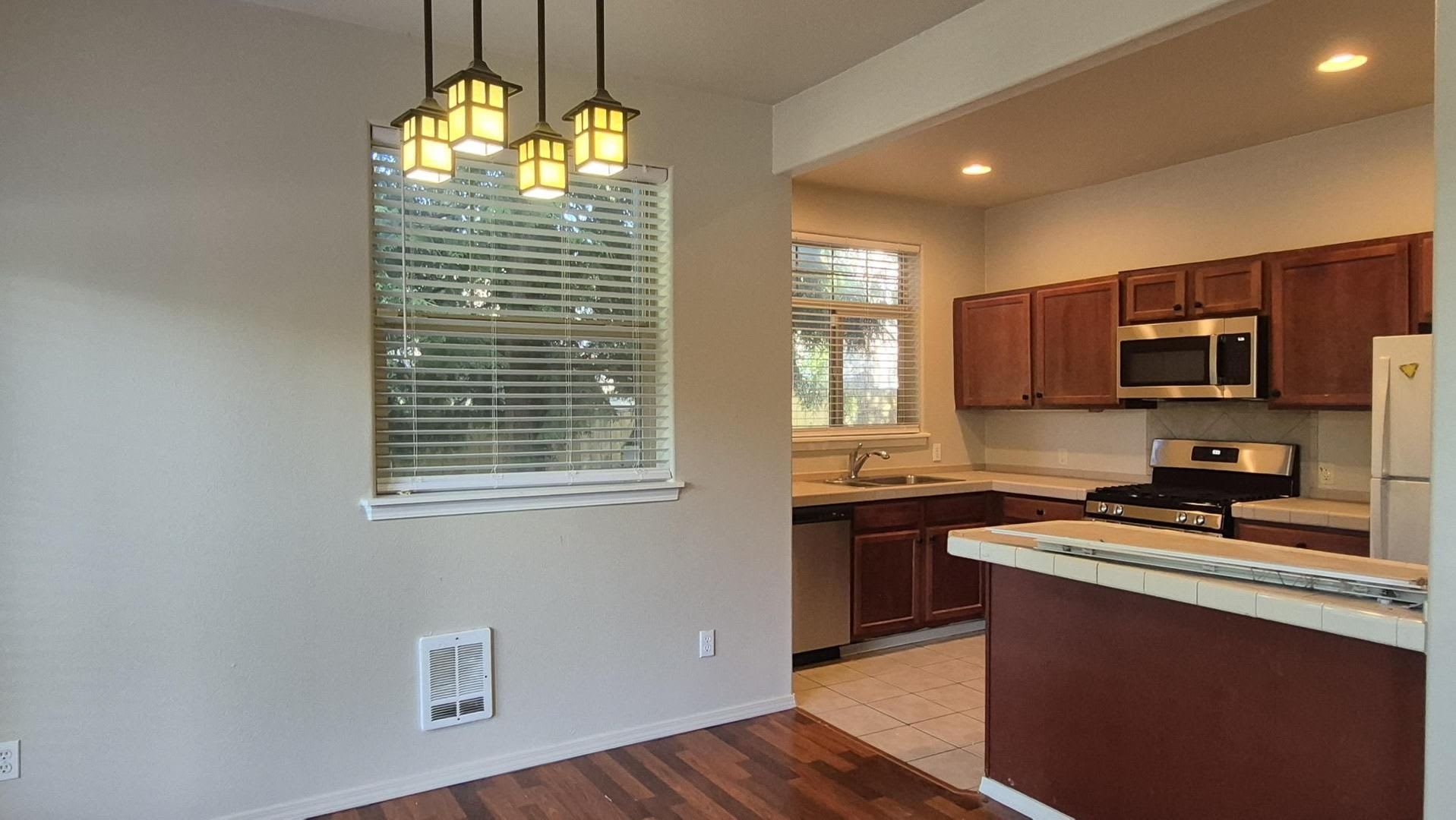 Edgefield Town Home Just Steps Away From Mcmenamins Edgefield And Old Town Troutdale – photo 3