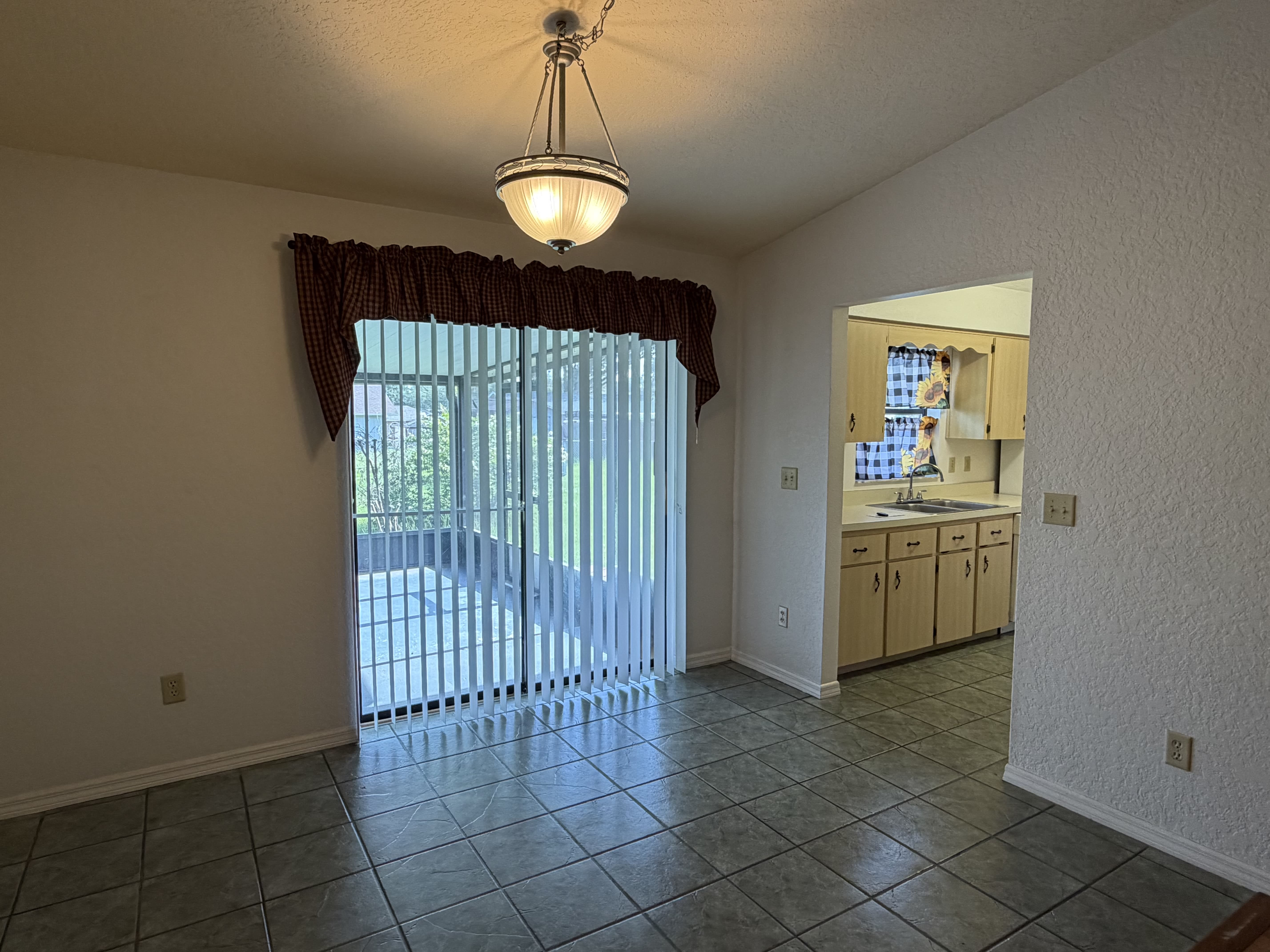 17 Almond Rd – photo 2