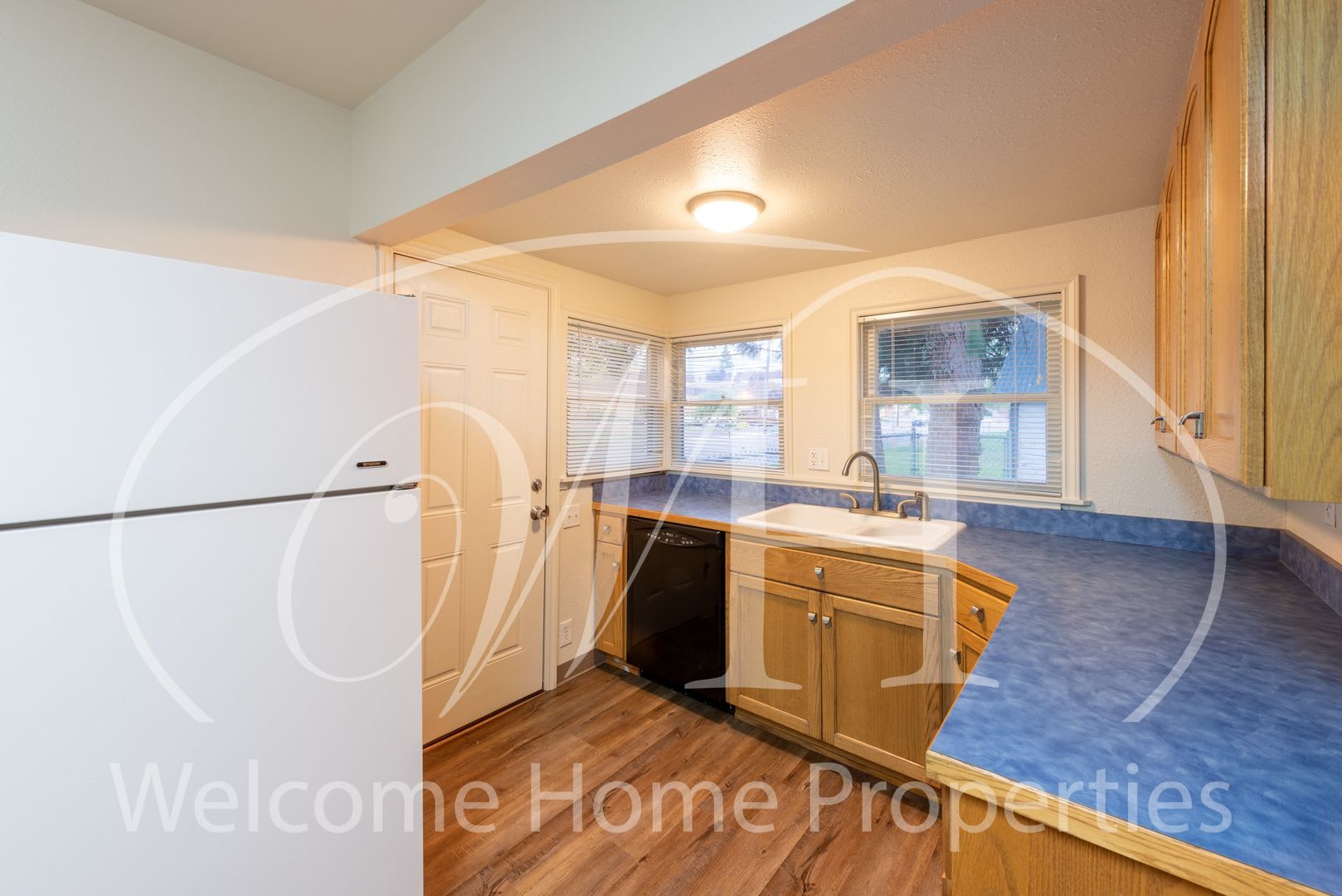Cozy 3 Bedroom Home With Newer Flooring & Paint – photo 5