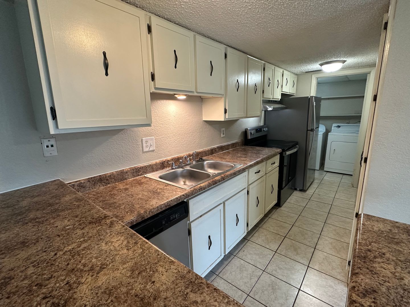 3BD/2BA Townhouse located on the Germantown/Memphis Line! – photo 4